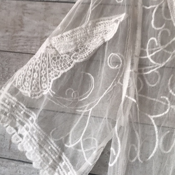 Butterfly sheer kimono - Picture 5 of 9